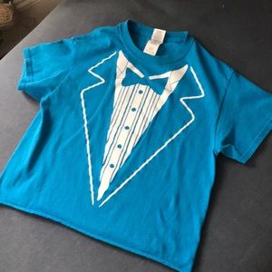 SO FANCY! Super soft and cute tuxedo shirt S 🍓